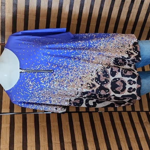 NWOT! Diamond/stud leopard top - Picture 1 of 11